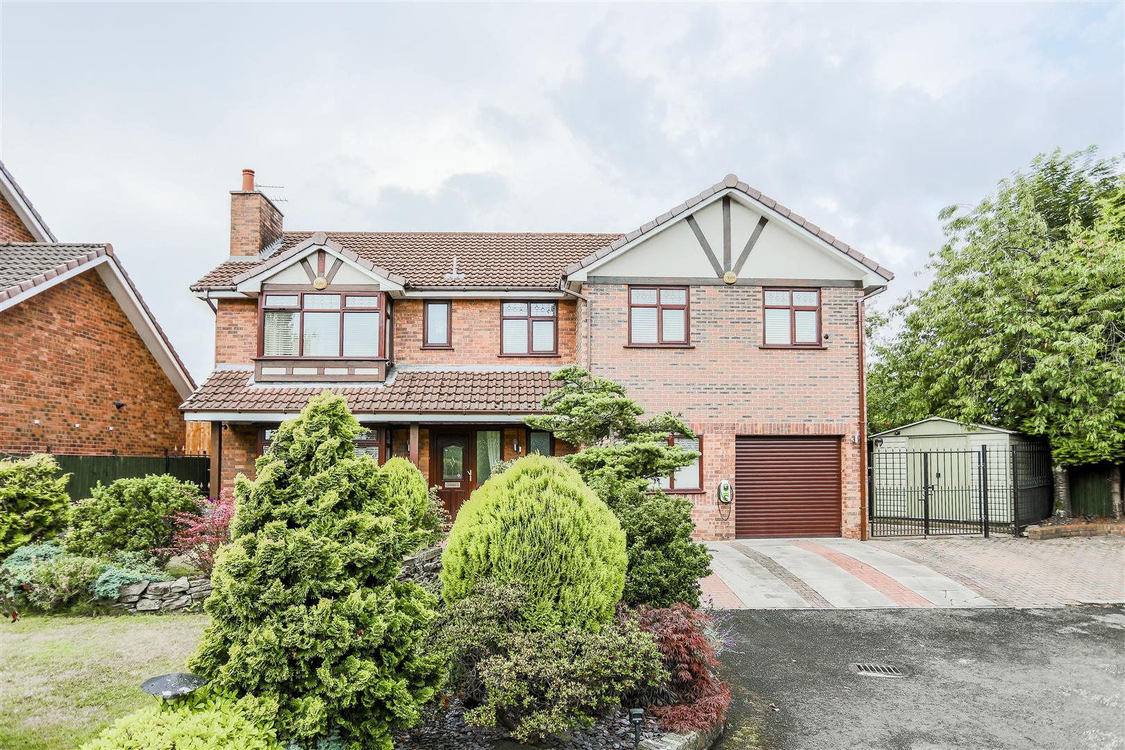 4 Bed Detached House For Sale - Main Image